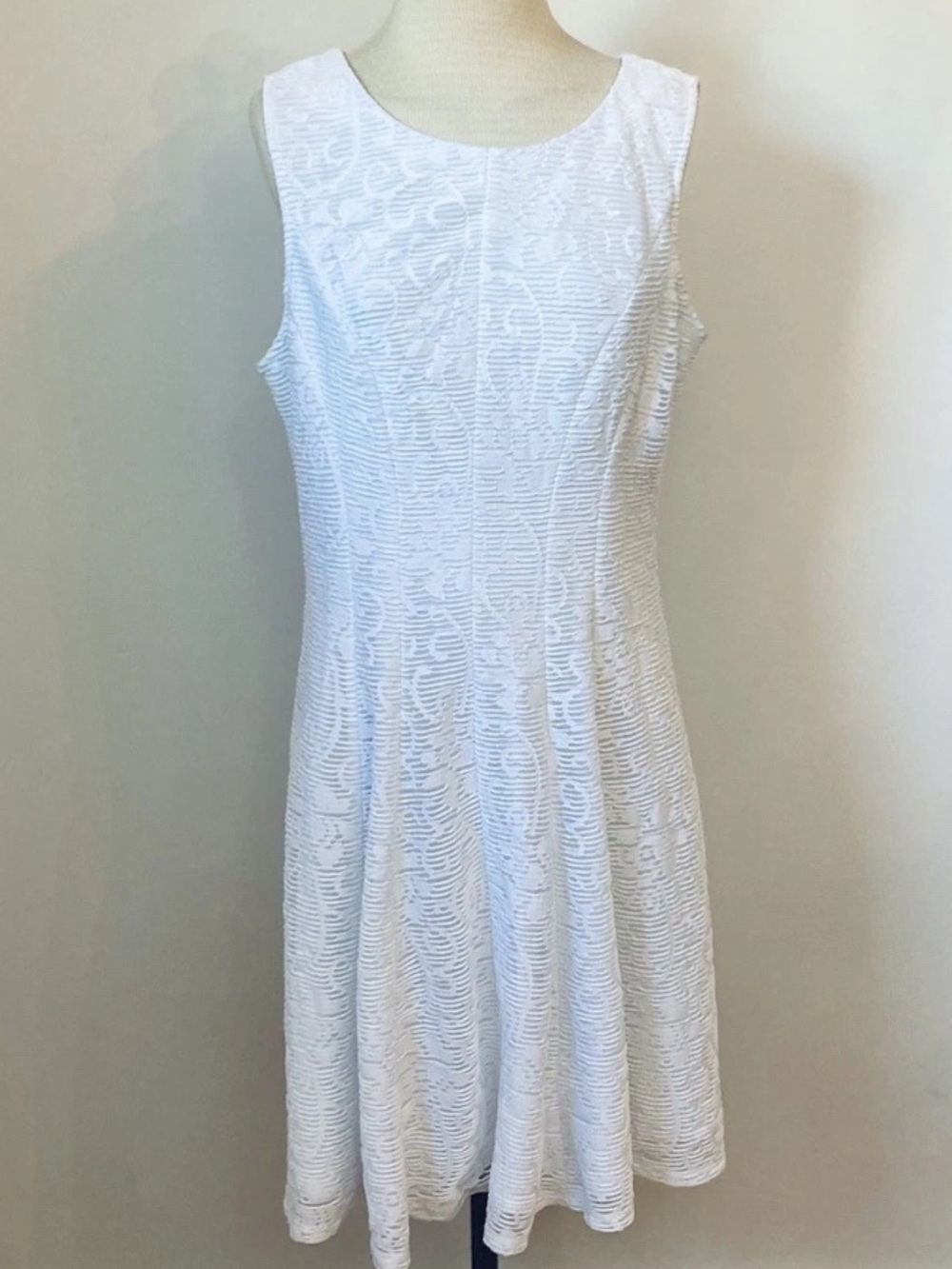 9-21 Sandra Darren White Dress 16 sleeveless